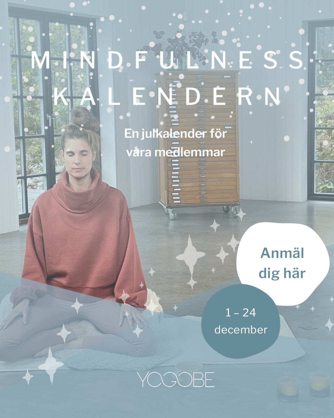 Texten Mindfulnesskalendern, samt bild på ett rum med en kvinna i yogaställning